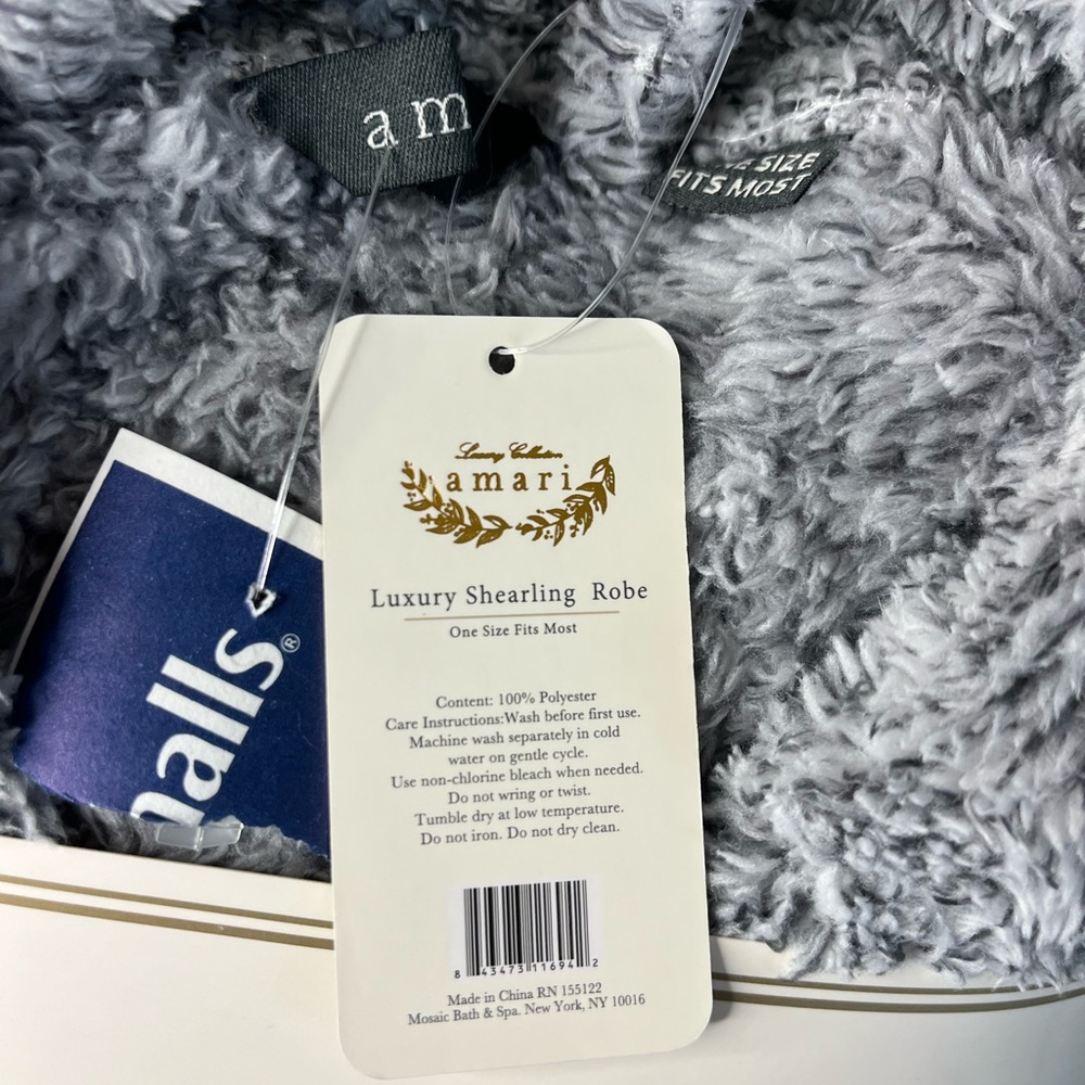 Amari Shearling Super Soft and Comfy Short Robe - Picture 7 of 7
